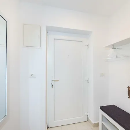 Apartment Lara *